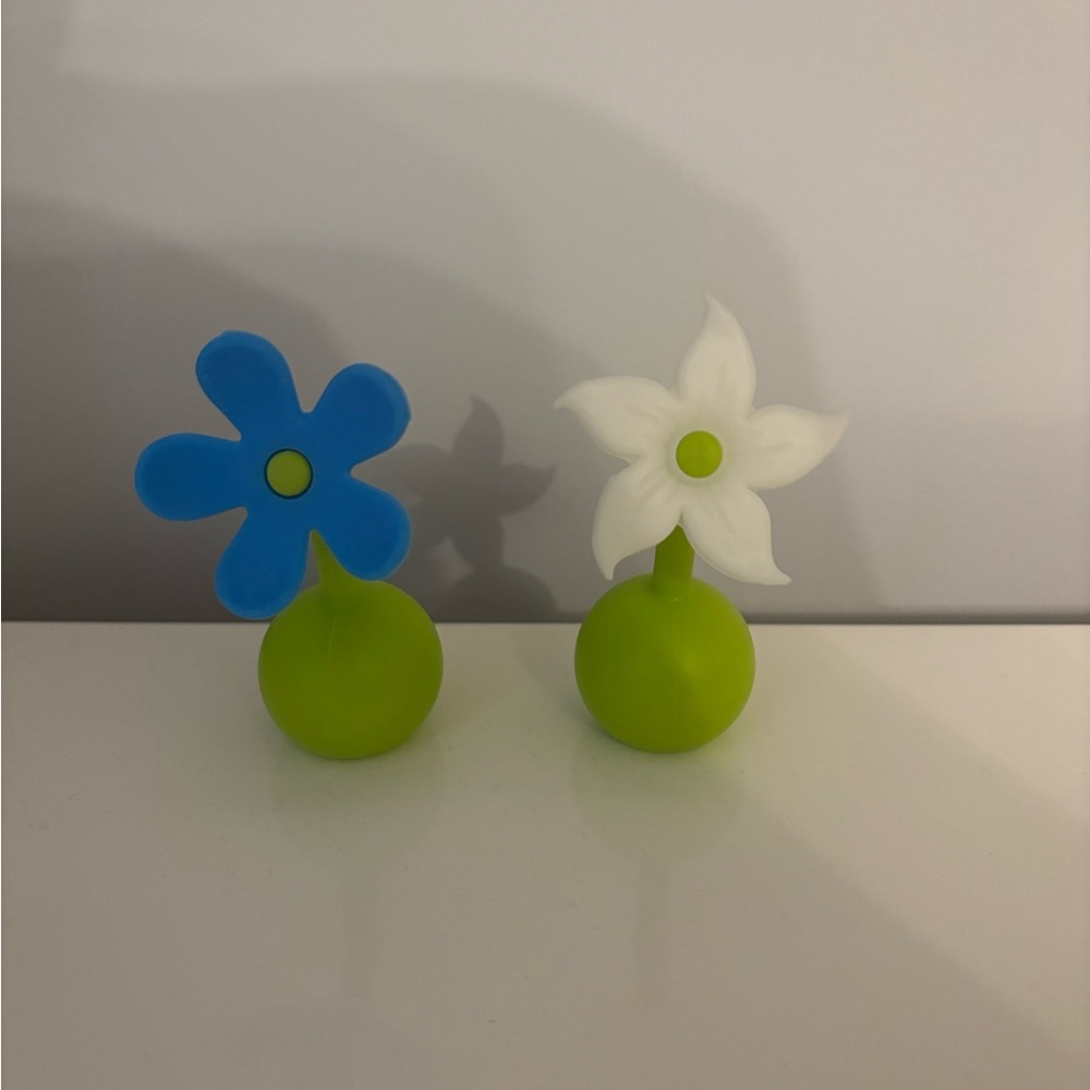 Haakaa flower stoppers